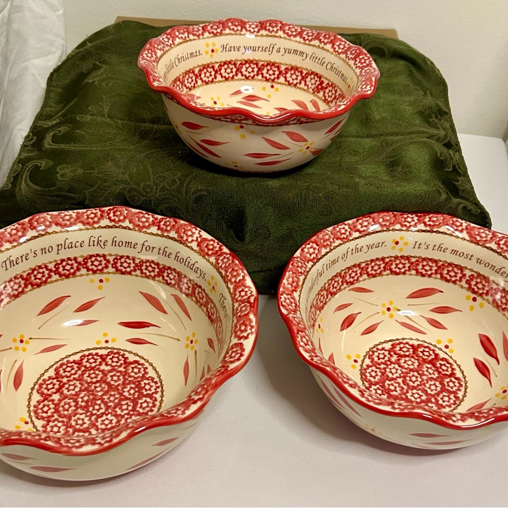 Temp-Tations by Tara Old World Rare Collectible Red and Cream Holiday Bowls